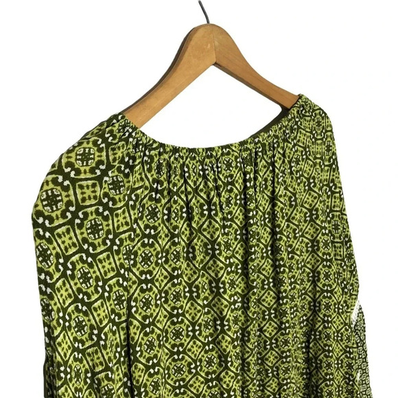 Chico’s Size 0 Green Boho Peasant Top Rayon Bell Sleeve Smocked Neckline Blouse - Picture 8 of 13